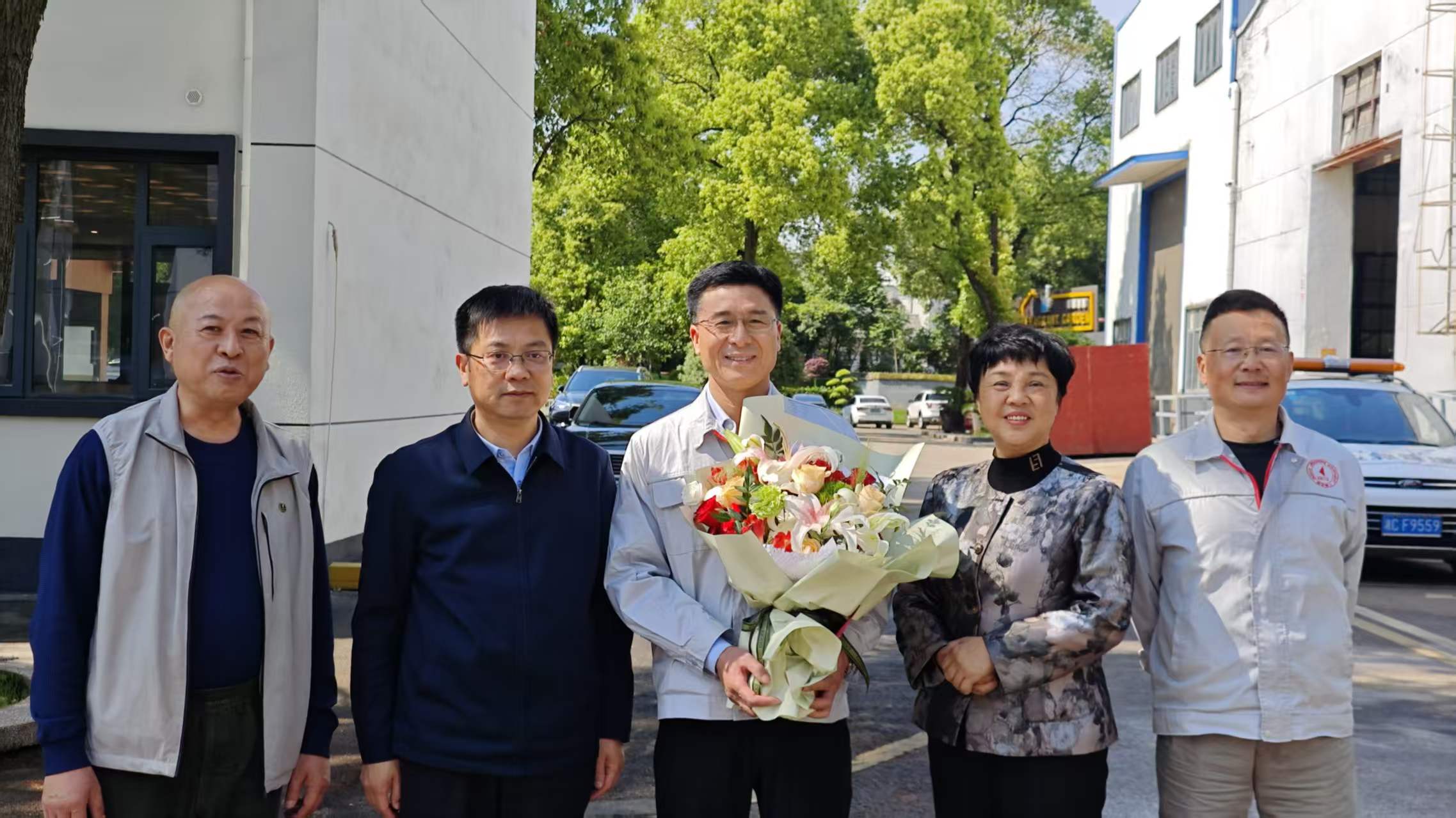 雨湖区区委书记陈小平一行走访AIYOUXI.COM-爱游戏(中国)
公司